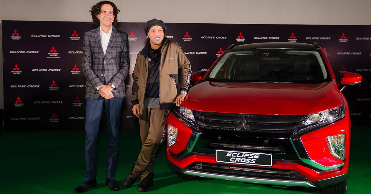 MITSUBISHI MOTORS CON RONALDINHO